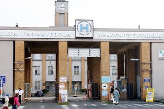 Sestra z Thomayerovy nemocnice zmrzačila holčičku: Žije jen díky přístrojům – eXtra.cz